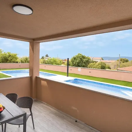 Διαμέρισμα Ruby 2 *