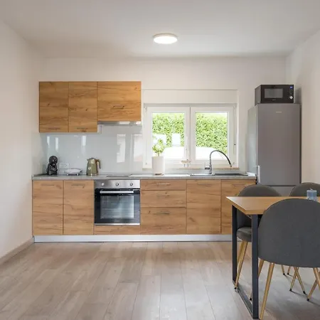 Apartament Ruby 2 *